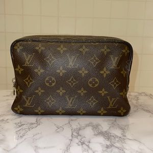 Authentic Louis Vuitton Toiletry 23